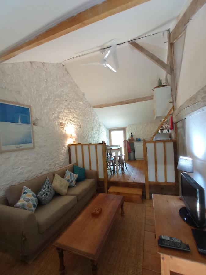 Ecurie Le Buguet Apartment Saint-Antoine-Cumond Екстериор снимка