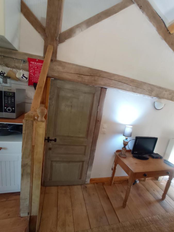Ecurie Le Buguet Apartment Saint-Antoine-Cumond Екстериор снимка